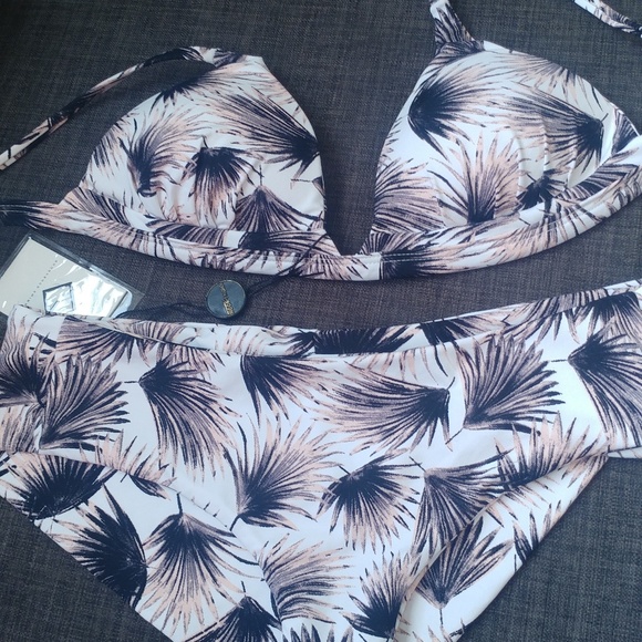 Khongboon bikini Set size Small w tags - Picture 7 of 7